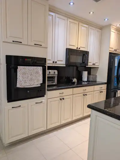 Luxurious condo for rent in Hallandale Beach. Across the street from the beach. 2 bedroom 2 baths. C...