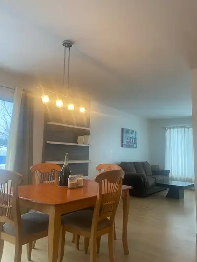 Belle chambre meublée à louer (libre le 1er avril) dans une grande maison lumineuse située dans un q...