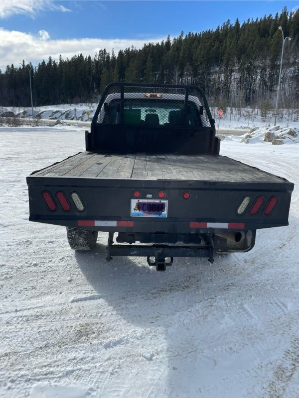 2015 Ford F-350 SD Crew Cab V-8 OHV 16V Diesel Flat Deck in Cars & Trucks in Whitehorse - Image 2