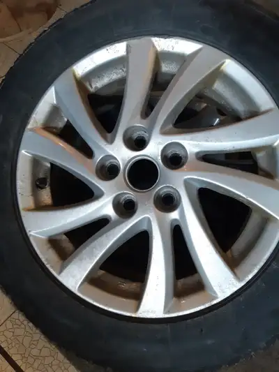5 x 114.3 Center bore 67.1 Text ou appel 514-817-1201 Pneu hiver fin de vie Bon pour 1 ete ou plus