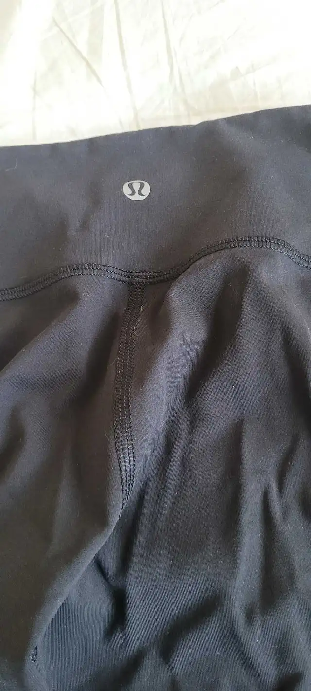 Lululemon small leggings in Women's - Bottoms in City of Toronto - Image 4