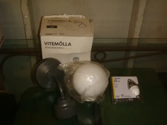 Indoor lighting Lot Vanity Light , Fluorescent and Wall Light in Indoor Lighting & Fans in Brantford - Image 6