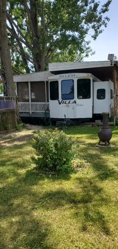 40 ft - 2012 Salem FLFB Villa Estate. Located at Norm's Tent and Trailer Park on Lake Kagawong, Mani...
