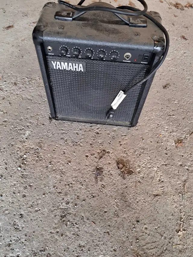 Yamaha HY-10G III Guitar Amplifier AMP in Amps & Pedals in City of Toronto - Image 2