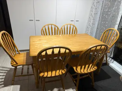 Table en bois avec 6 chaises, View more