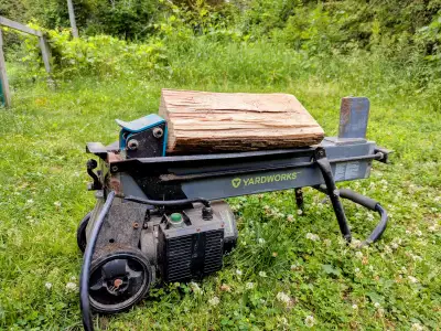 Yardworks electric log splitter. Works great.