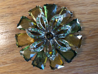 Vintage Green/Gold 2” brooch/pendant