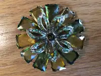 Vintage Green/Gold 2” brooch/pendant