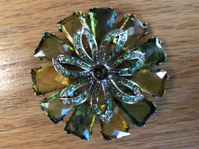 Vintage Green/Gold 2” brooch/pendant, View more