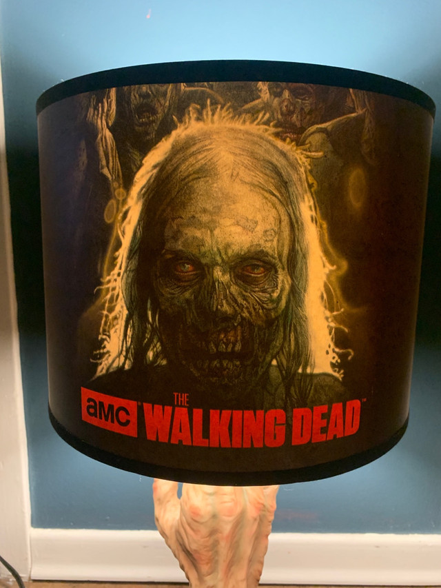 AMC Walking Dead Table Lamp Light Realistic Zombie Hand w/ Shade in Arts & Collectibles in Oshawa / Durham Region - Image 4