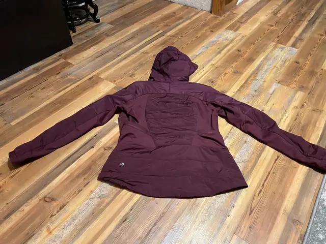 Lululemon Down For It All Jacket - Women’s Size 10 - Like New in Women's - Tops & Outerwear in Hamilton - Image 3