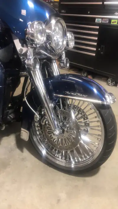 Road King Classic the bike of many faces as it looks awesome with or without the batwing fairing and...