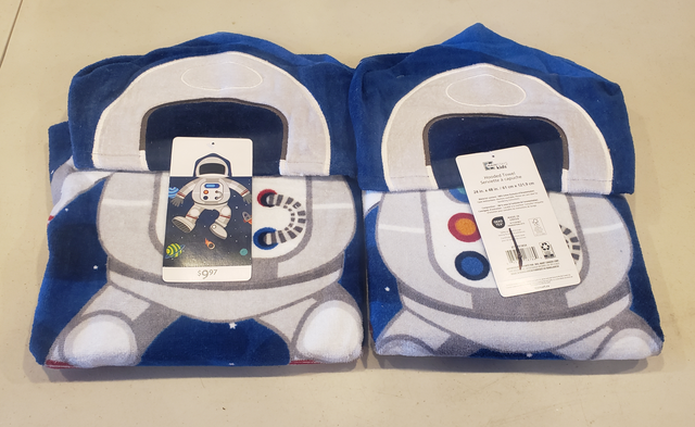 Kids Hooded Towels - Shark Ladybug Astronaut Dino - New in Bathwares in Markham / York Region - Image 6
