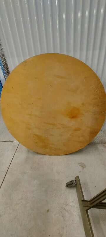 Circular Folding used table, chairs, resin stackable chairs dans Mobilier de salle à manger et cuisine  à Edmundston - Image 3