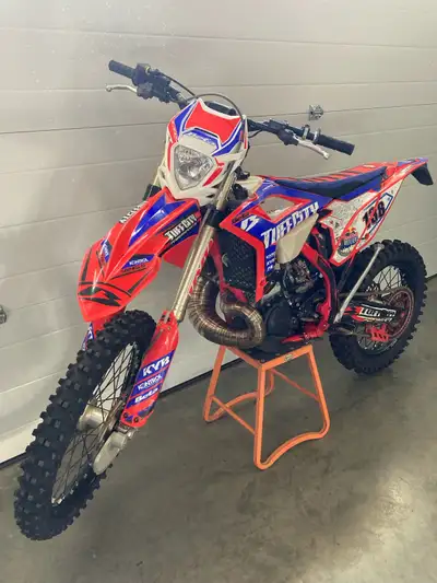 2020 Beta 300 Race edition Tons of extras, 2 pipes, 2 skidplates, 2 seat covers, 3 sets of plastic (...