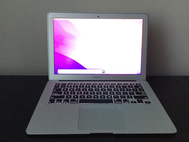 Apple MacBook Air 13” Monterey 8GB Laptop Mac Excellent conditio in Laptops in Saskatoon