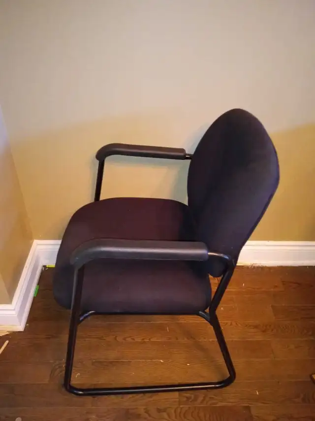 Office Chair in Chairs & Recliners in Markham / York Region - Image 3