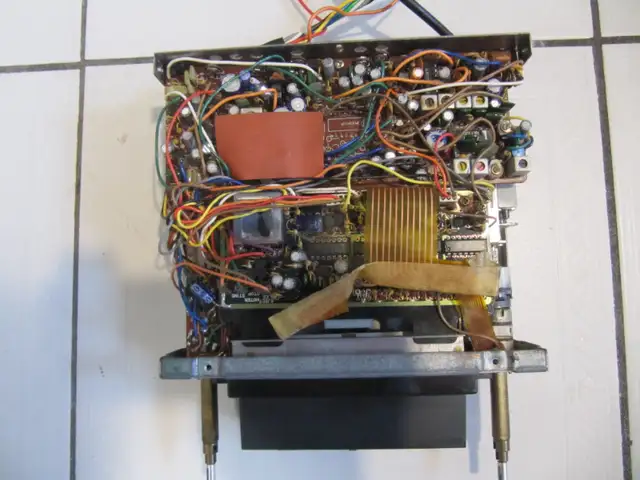 Classic Rare Jensen R420 AM/FM Cassette Car Stereo Circa 1979 in Arts & Collectibles in Mississauga / Peel Region - Image 4