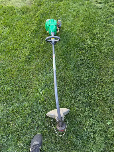 Selling a Weed Eater Max Twist ‘n Edge 2-stroke gas trimmer. Runs and works great — starts easy and...