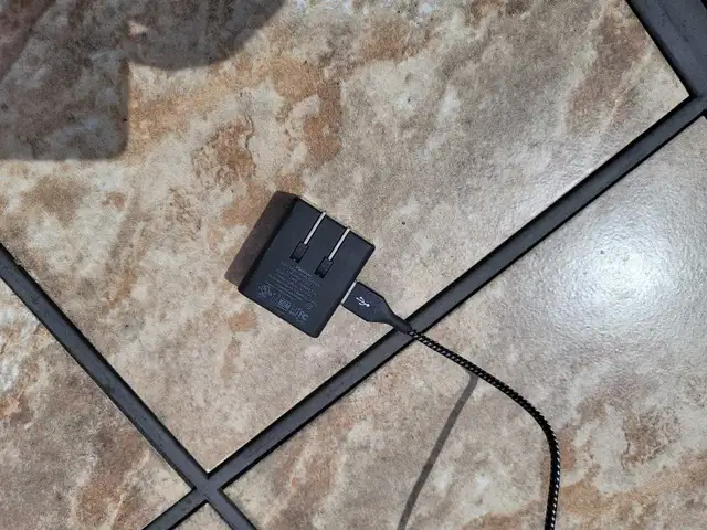 Cell charger & 3 foot cord in Cell Phone Accessories in Kingston - Image 2