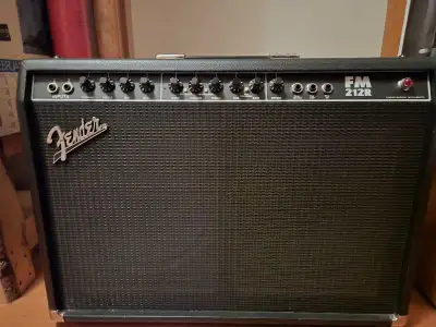Fender FM 2112R & Roland Cube Amp, View more