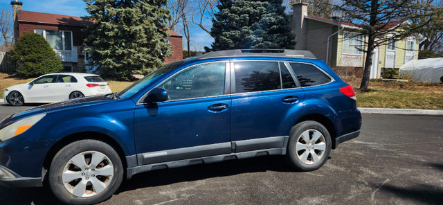 SUBARU OUTBACK 2010 dans Autos et camions  à Ville de Montréal