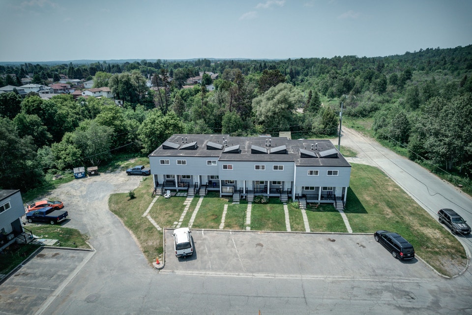 4 bedroom townhouse for Rent 1