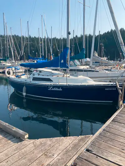 25 foot C&C 25 sailboat for sale. Latitude is set up for easy single handed sailing. Main traveller...
