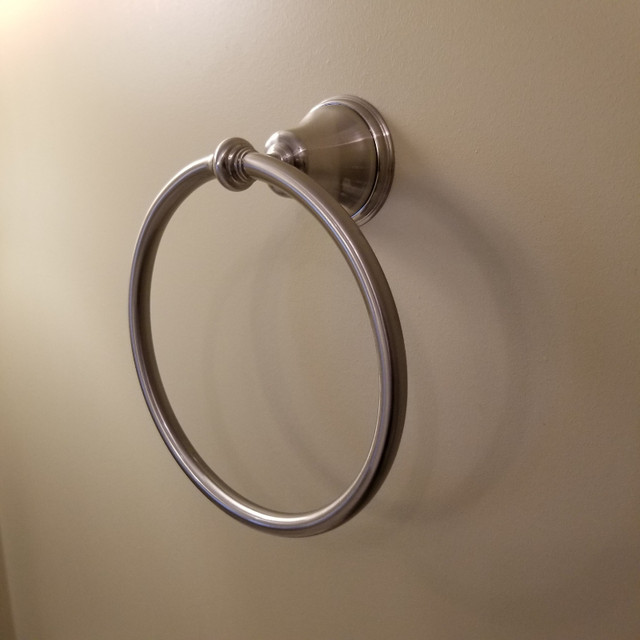 Towel Ring in Home Décor & Accents in City of Toronto - Image 2