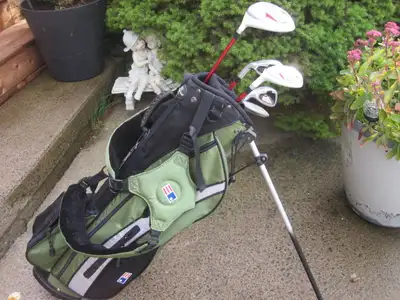 Junior Left Hand 5-pc. Golf Set (PowerBilt) with Golf Stand Bag, View more