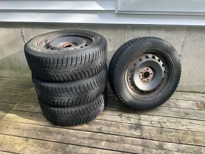 Set of 4 Hankook Winter Tires 235/60R18 On black steel rims 5.5mm (6/32”) tread Paid $1350 + HST Ask...