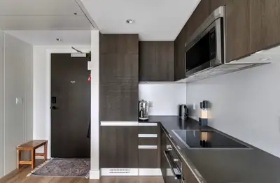 Apartment This luxury apartment at Guardians South offers an exceptional living experience with prim...