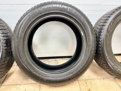 set of 4 Michelin x-ice snow tires 225/55/17 All 4 tires equal wear Located in Huntsville Ontario BE...