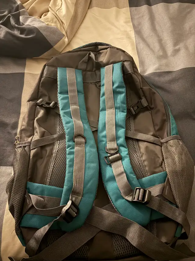 Large Hiking / Camping Backpack – Excellent Condition522587773495552001