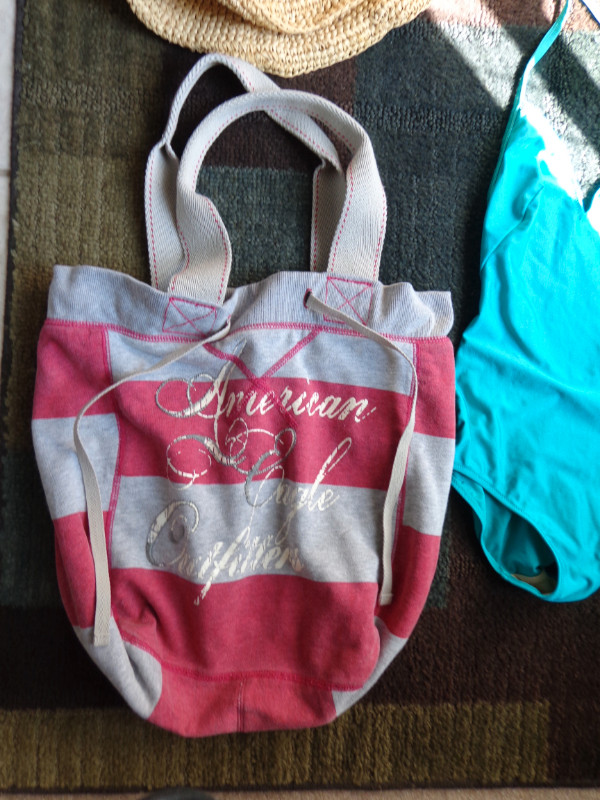 New Wonder Bra Bathing Suit, American Eagle Outfitters beach bag in Women's - Tops & Outerwear in Saskatoon - Image 4