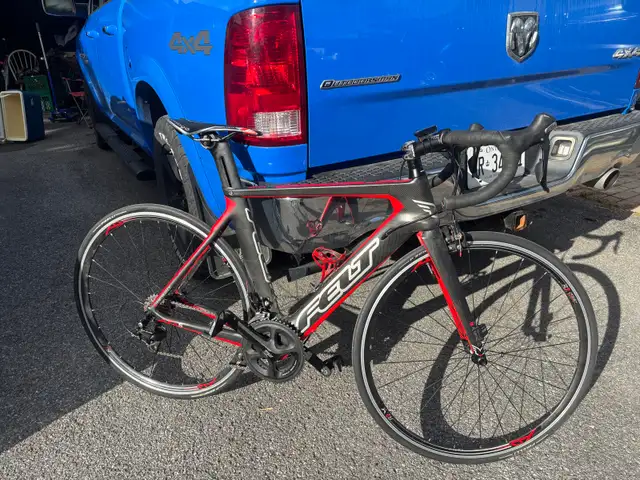 men's Road Bike carbon frame in Road in Ottawa - Image 6