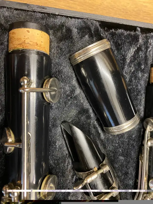 SELMER CLARINET with case.Excellent condition. in Woodwind in Saskatoon - Image 8