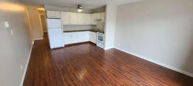 Spacious 1 Bedroom plus Den - Pet Friendly63838171957505121