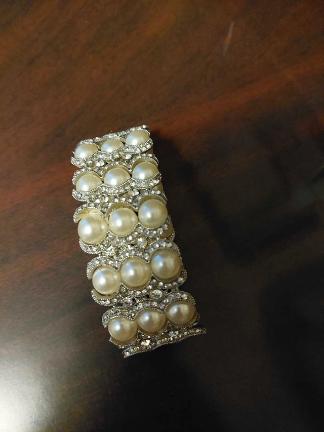 Beautiful pearl and rhinestone bracelet  in Jewellery & Watches in City of Toronto - Image 3