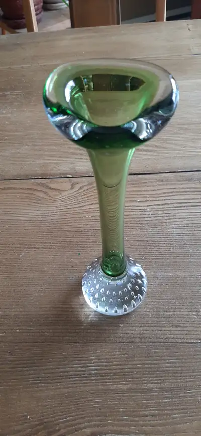 Vase bourgeon vintage , vert bulle verre transparent, View more