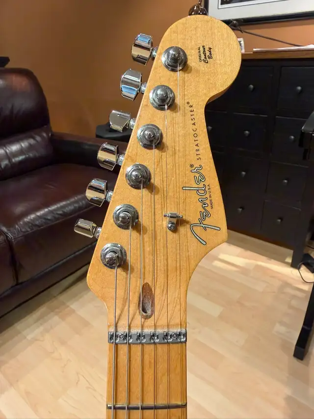 2012 Fender American Standard Stratocaster - Mint w/ Upgrades (S in Guitars in Ottawa - Image 7