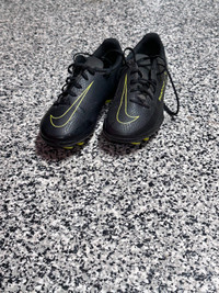 Nike Phantom Soccer Shoes Kids Youth Size 1