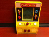 Arcade Classics - Pac-Man Mini  Game