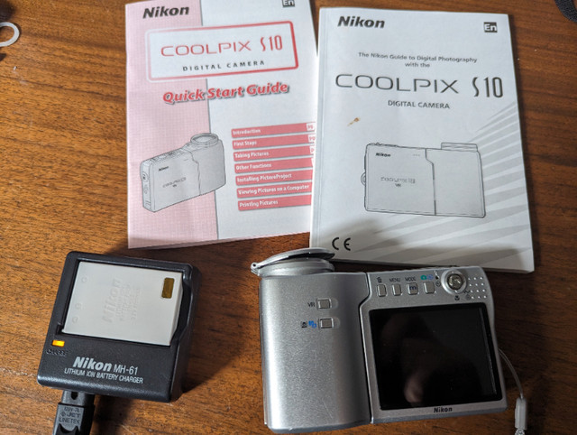 Nikon COOLPIX S10 in Cameras & Camcorders in Ottawa