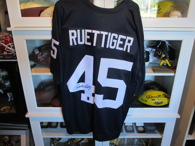 Rudy Ruettiger autographed Notre Dame jersey dans Art et objets de collection  à Ville d’Halifax - Image 2