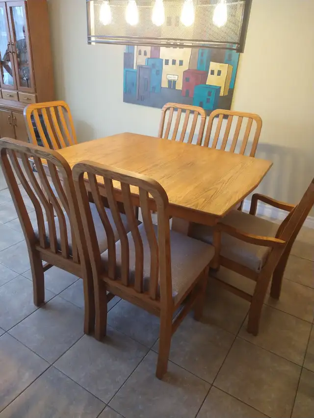 Mobilier de salle à manger 8 morceaux en chêne massif in Dining Tables & Sets in Longueuil / South Shore - Image 7