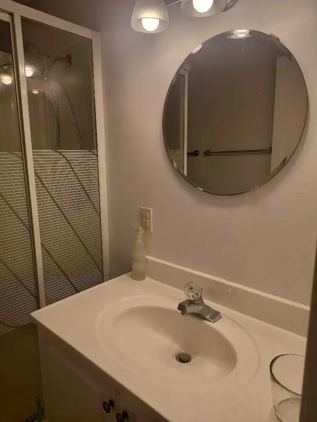 Cozy Room in Westboro Family Home in Room Rentals & Roommates in Ottawa - Image 2