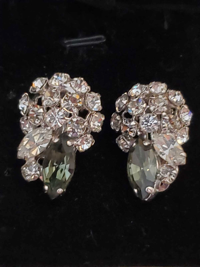Vintage Sherman Green Smoky Gray Clear Crystal Clip-on Earrings  in Jewellery & Watches in City of Toronto - Image 3