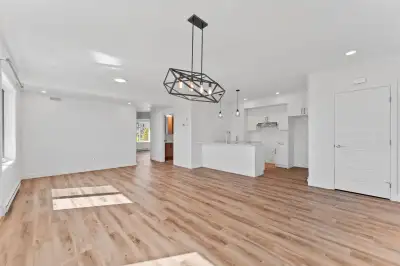 4 ½ à louer situé à East-Angus dans un immeuble de 8 logements. Propriété aux tendances du jour en c...
