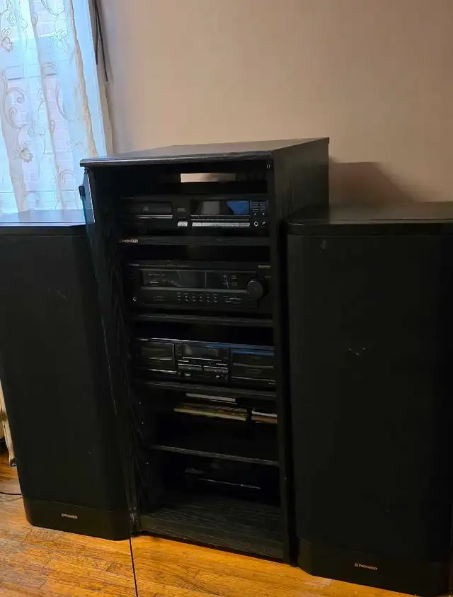 Pioneer Stereo System in Stereo Systems & Home Theatre in City of Toronto - Image 5